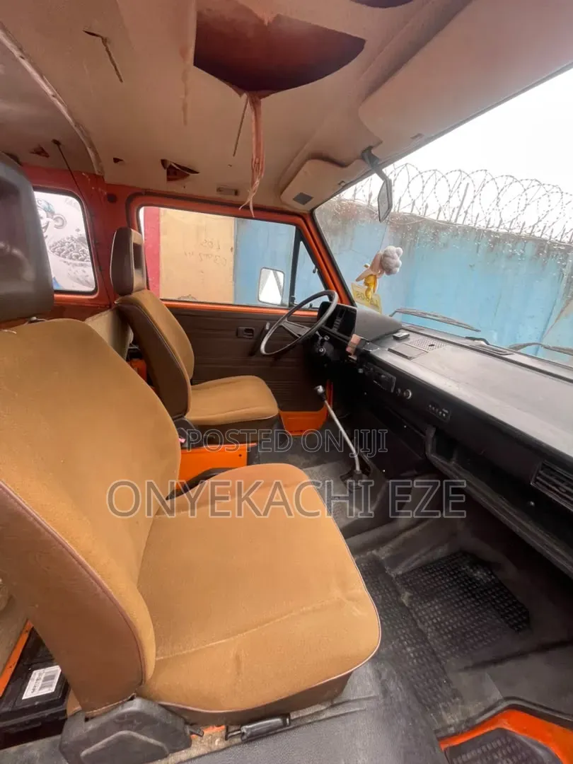 Volkswagen Transporter 2003 Orange