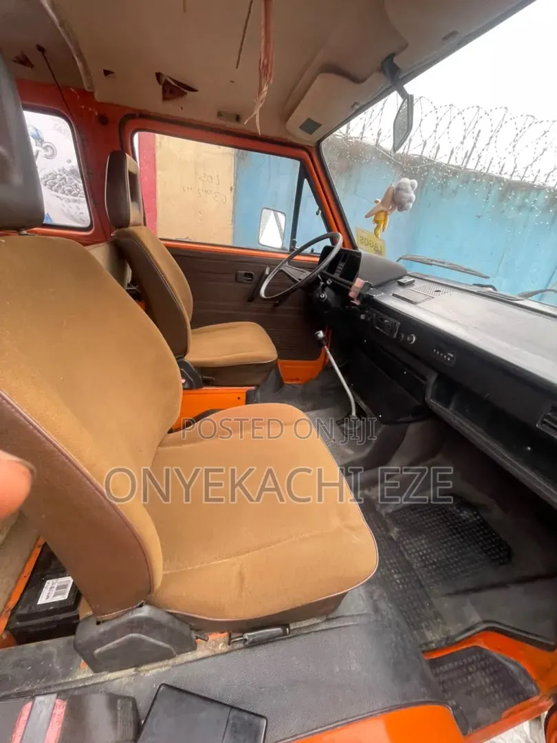 Volkswagen Transporter 2003 Orange