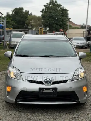 Toyota Prius Four 4dr Hatchback (1.8L 4cyl gas/electric hybrid CVT) Silver