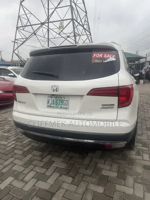 Honda Pilot Touring AWD 2018 White