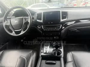 Honda Pilot Touring AWD 2018 White