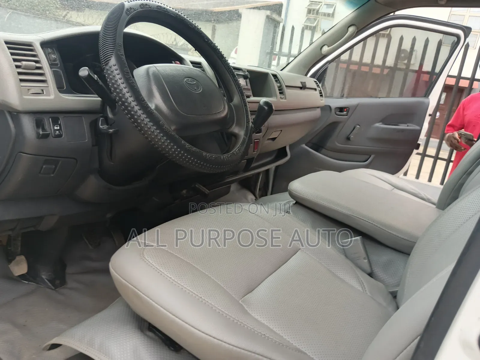 Toyota HiAce 2010 White