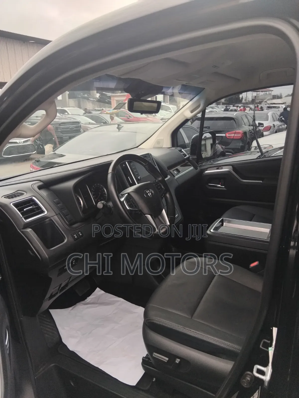 Toyota HiAce 2021 Black