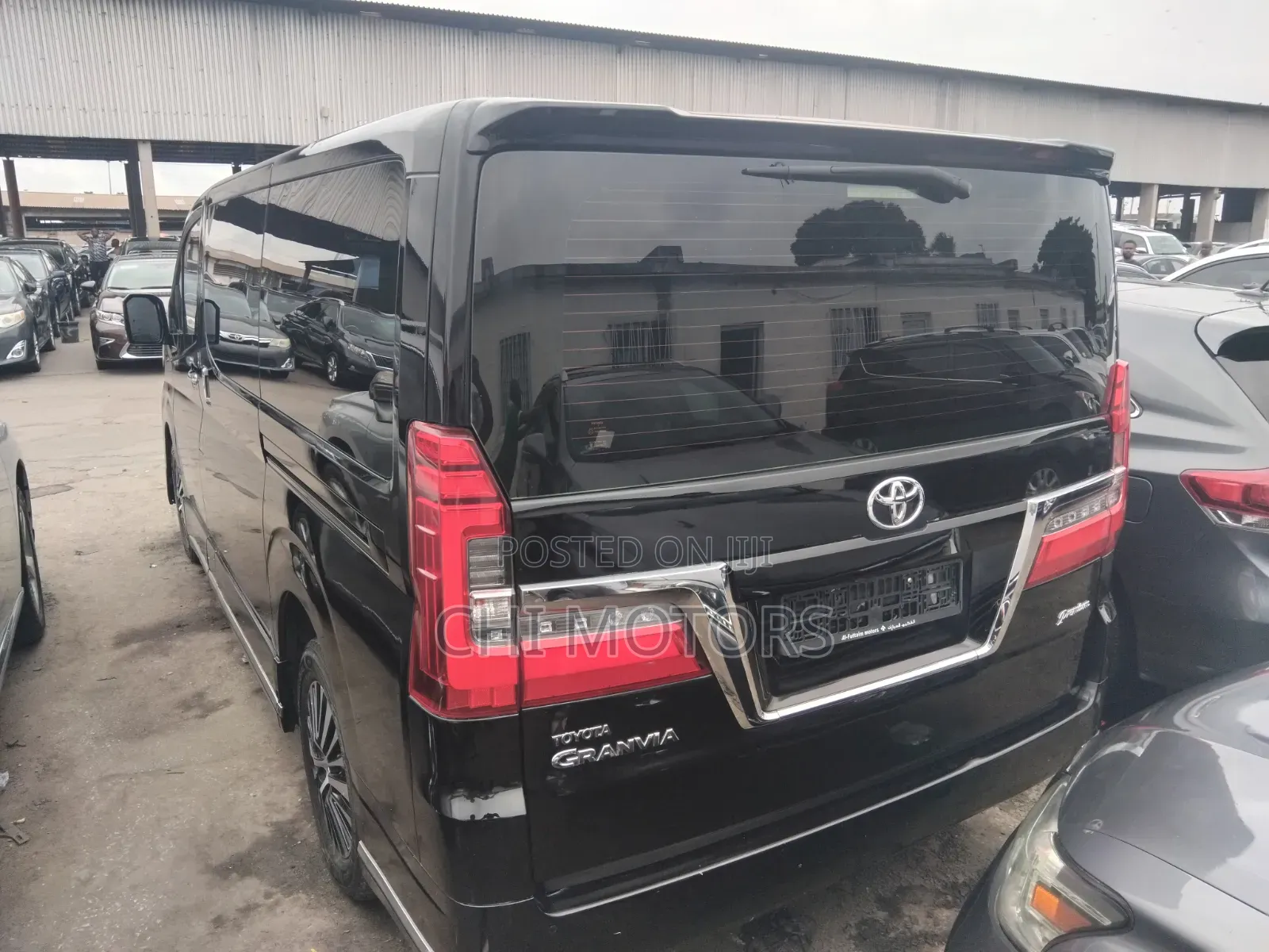 Toyota HiAce 2021 Black
