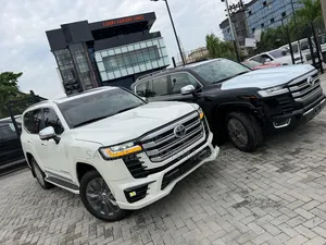 Toyota Land Cruiser 2023 White