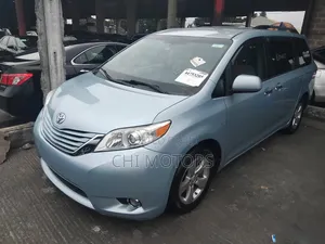 Toyota Sienna Limited Premium 7-Passenger 4dr Minivan (3.5L 6cyl 6A)