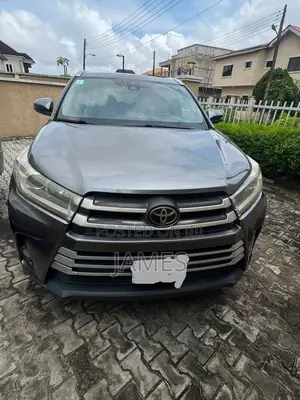 Toyota Highlander Limited 4x2 V6 (3.5L 6cyl 8A) 2017 Gray