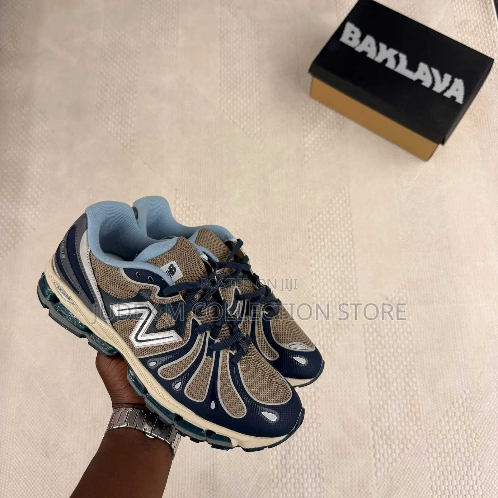 New Balance Abzorb Sneaker