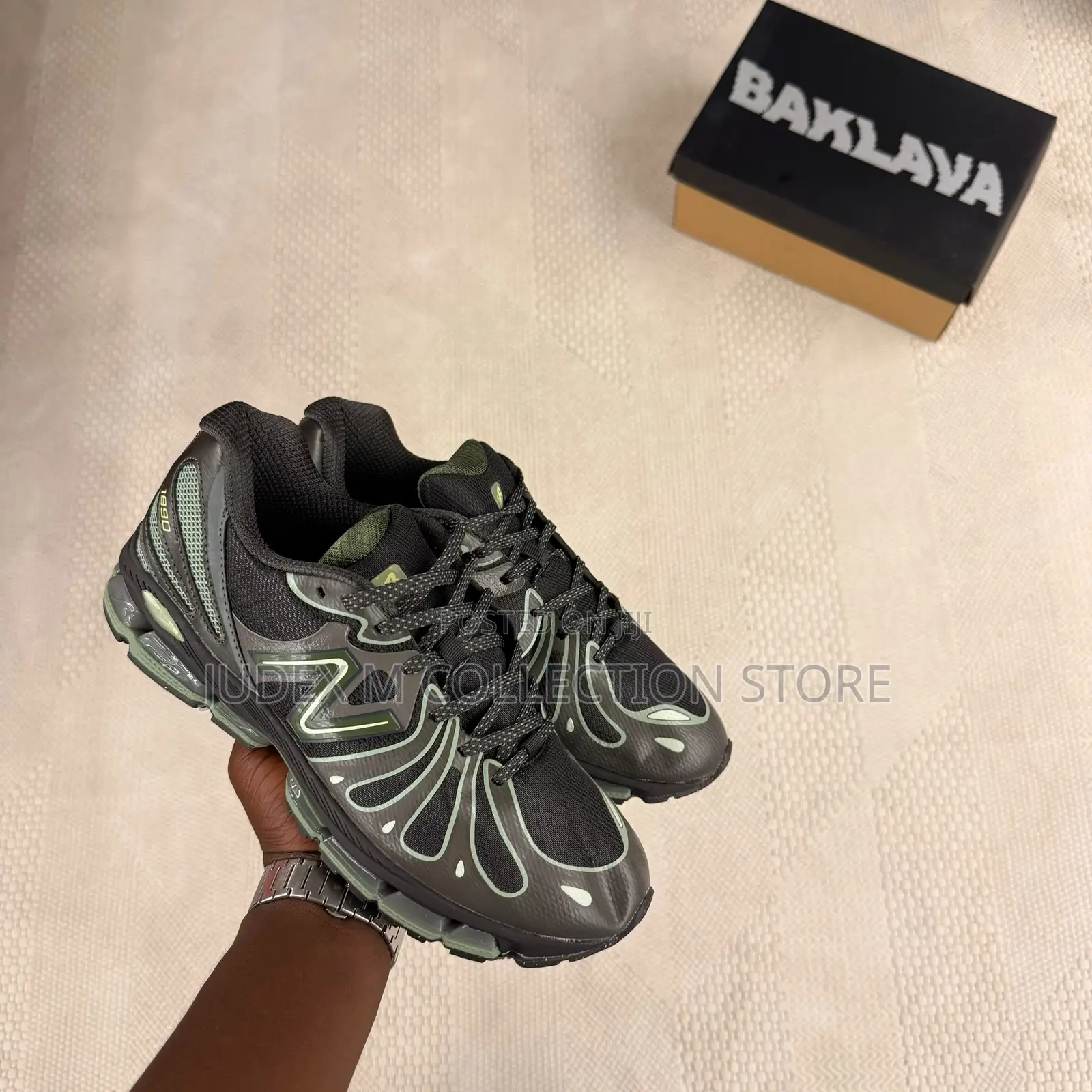 New Balance Abzorb Sneaker