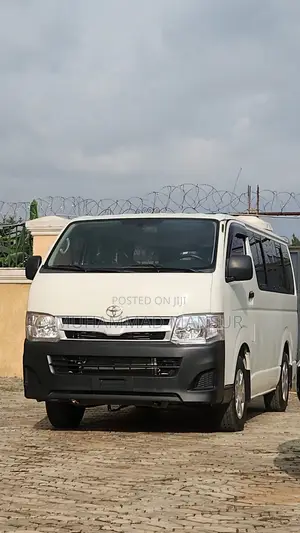 Toyota HiAce 2013 White