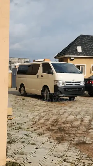 Toyota HiAce 2013 White