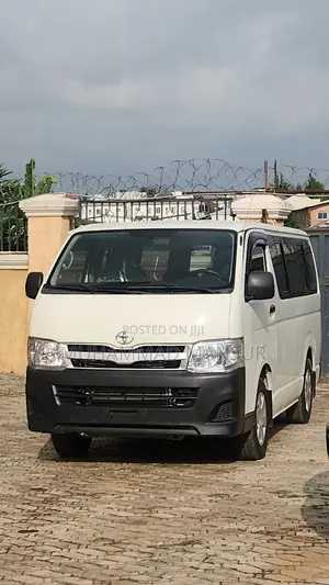 Toyota HiAce 2013 White