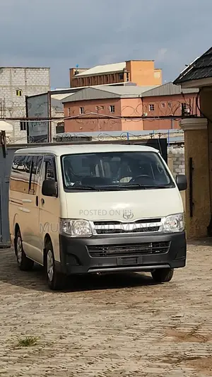 Toyota HiAce 2013 White