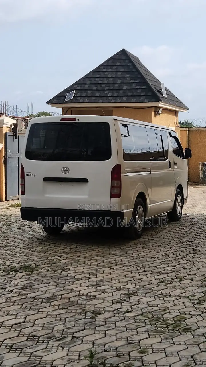 Toyota HiAce 2013 White