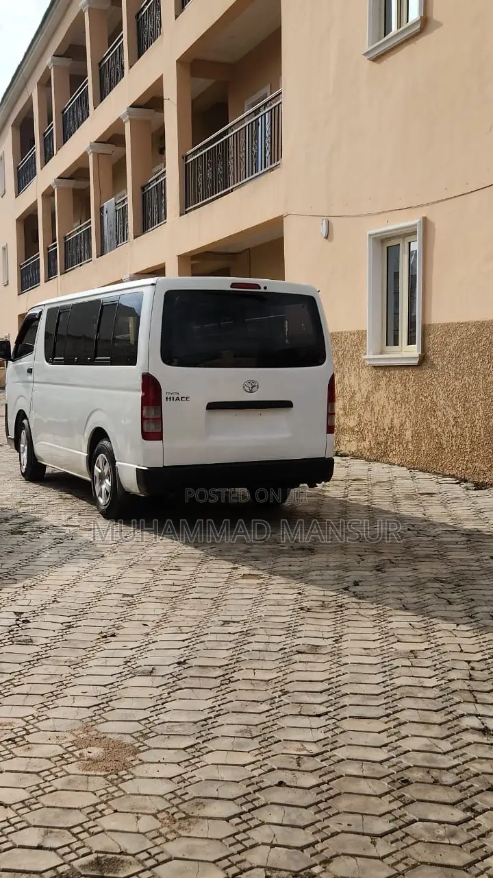 Toyota HiAce 2013 White