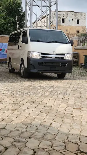 Toyota HiAce 2013 White