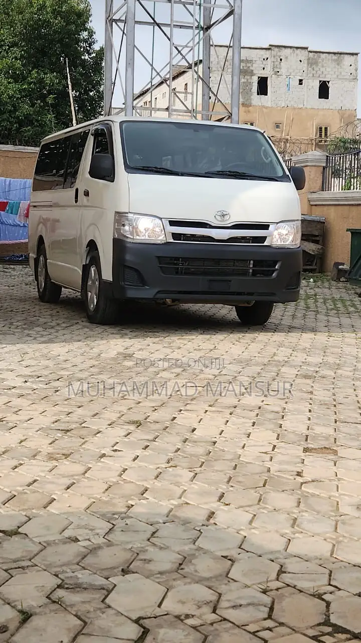 Toyota HiAce 2013 White