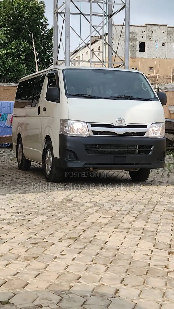 Toyota HiAce 2013 White