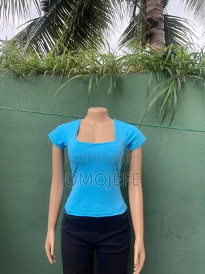 Basic Top (Sqaure Neck)