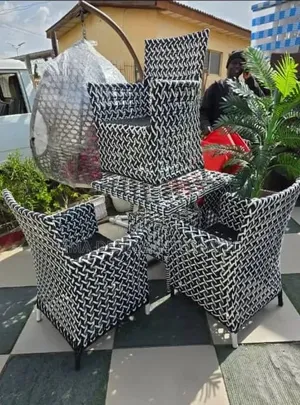 Beautiful 4-Seater Wicker Outdoor Dining Set