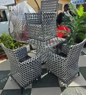 Beautiful 4-Seater Wicker Outdoor Dining Set