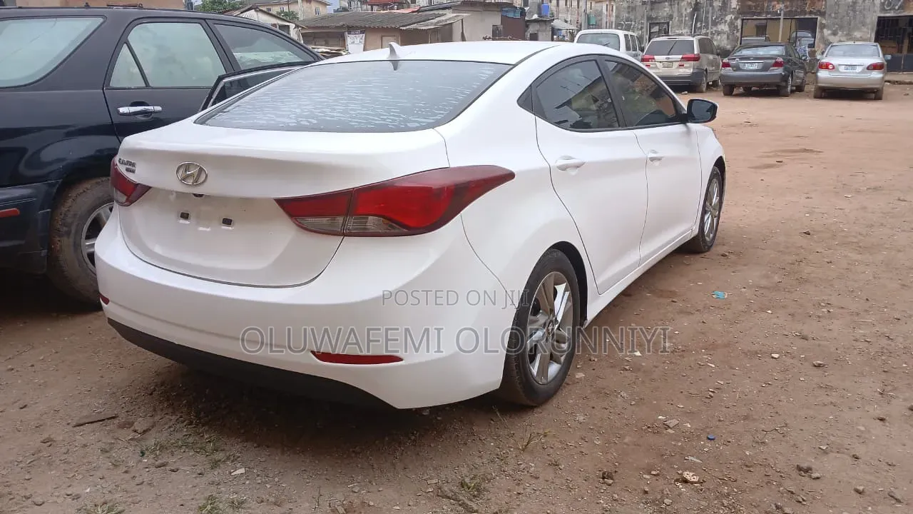 Hyundai Elantra 2015 White