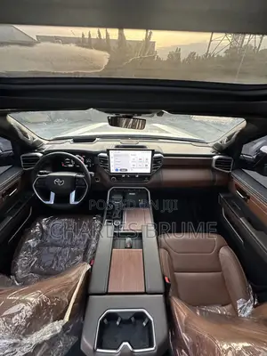 Toyota Tundra 1794 Edition CrewMax 5.5' Bed 2023 Silver