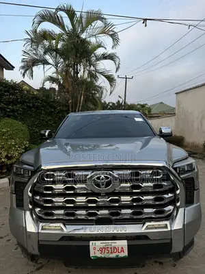 Toyota Tundra 1794 Edition CrewMax 5.5' Bed 2023 Silver
