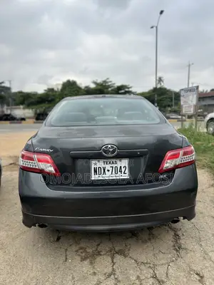 Toyota Camry SE 4dr Sedan (2.5L 4cyl 6A) 2011 Gray