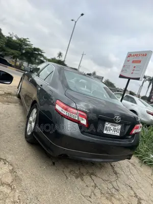 Toyota Camry SE 4dr Sedan (2.5L 4cyl 6A) 2011 Gray