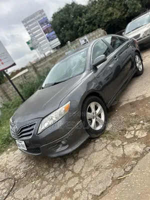 Toyota Camry SE 4dr Sedan (2.5L 4cyl 6A) 2011 Gray