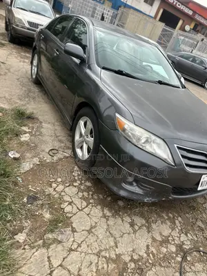 Toyota Camry SE 4dr Sedan (2.5L 4cyl 6A) 2011 Gray