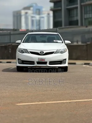 Toyota Camry SE 4dr Sedan (2.5L 4cyl 6A) 2013 White