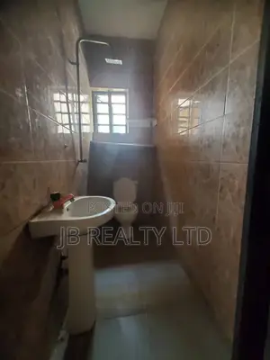 3bdrm Block of Flats in Lekki for rent