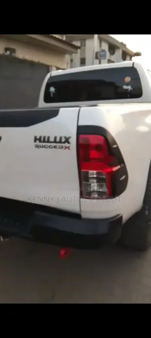 Toyota Hilux 2019 White