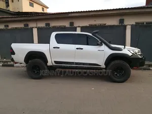 Toyota Hilux 2019 White
