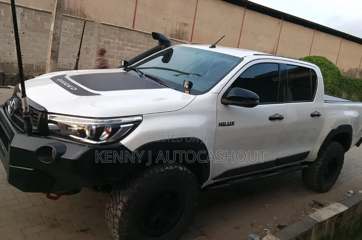 Toyota Hilux 2019 White