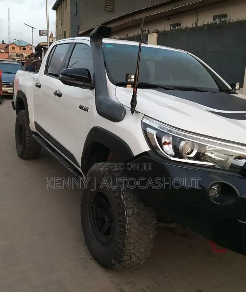 Toyota Hilux 2019 White