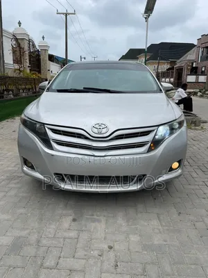 Toyota Venza XLE 2010 Silver