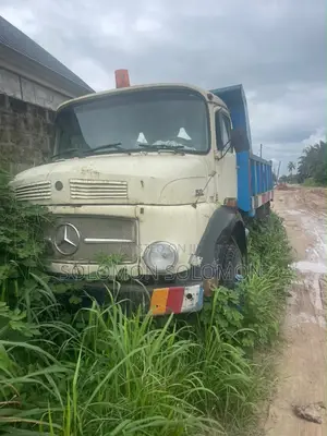Mercede Benz Trailer 1998 Beige