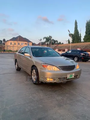 Toyota Camry 2004 Gold