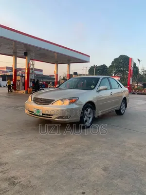 Toyota Camry 2004 Gold