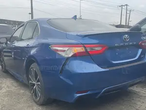 Toyota Camry SE (2.5L 4cyl 8A) 2019 Blue