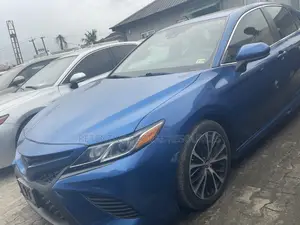 Toyota Camry SE (2.5L 4cyl 8A) 2019 Blue