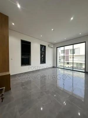 5bdrm House in Banana Island for sale
