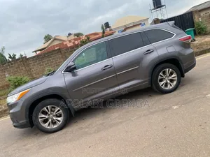 Toyota Highlander LE 4dr SUV (3.5L 6cyl 6A) 2015 Gray