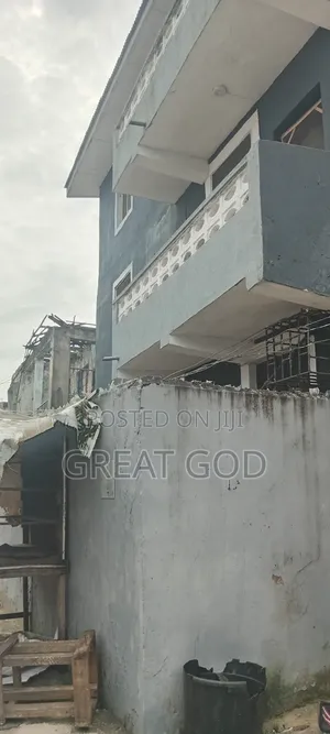 8bdrm Block of Flats in Makinde Close, Ojuelegba for sale
