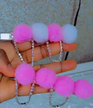 Pom-Pom Hair Clip