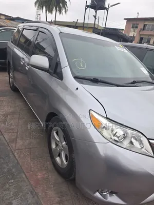 Toyota Sienna LE 7 Passenger Mobility 2011 Silver