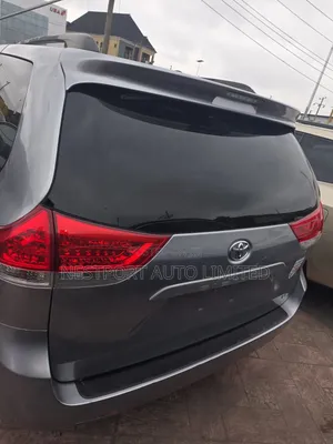 Toyota Sienna LE 7 Passenger Mobility 2011 Silver